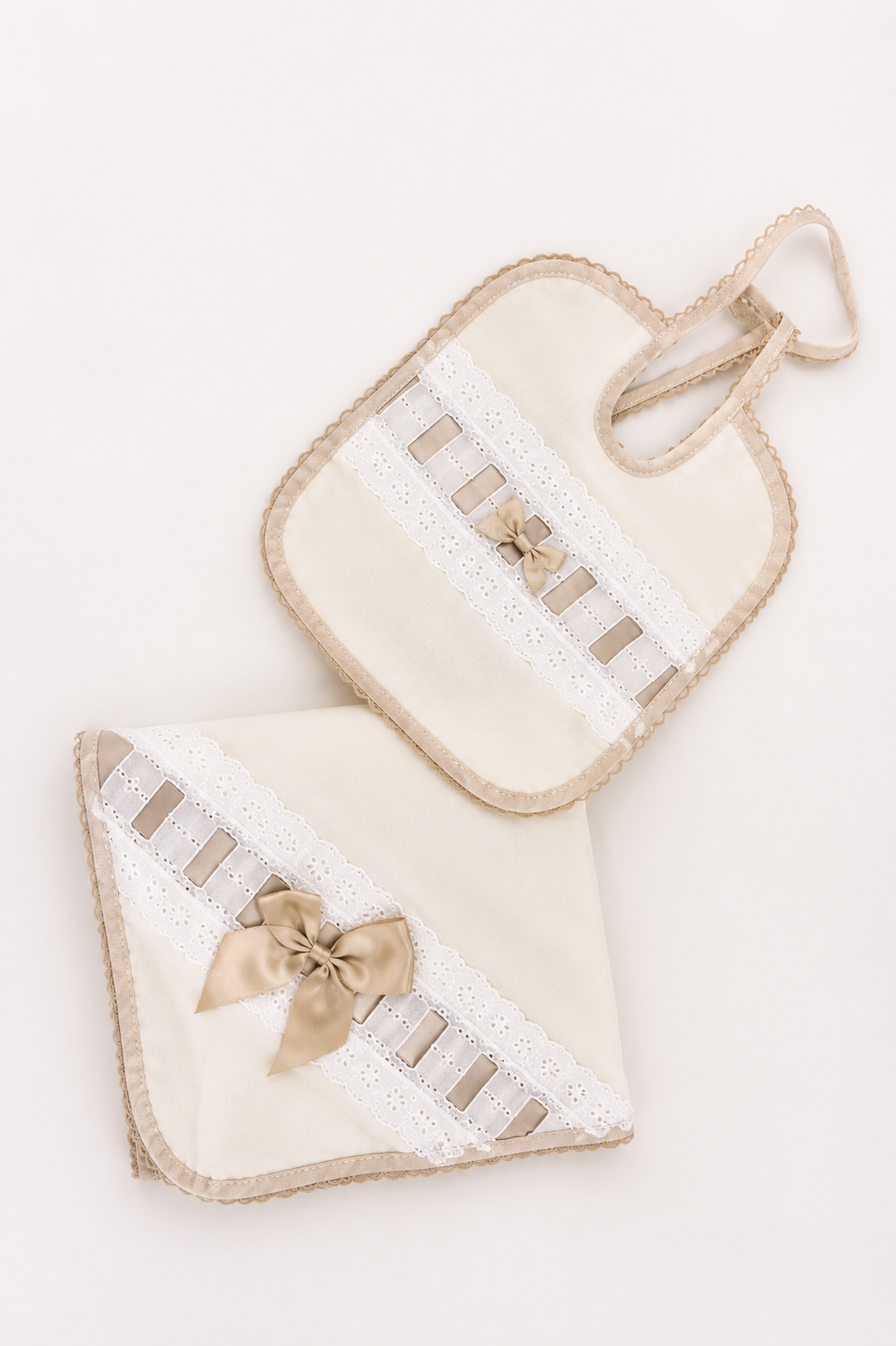 Conjunto babete + fralda