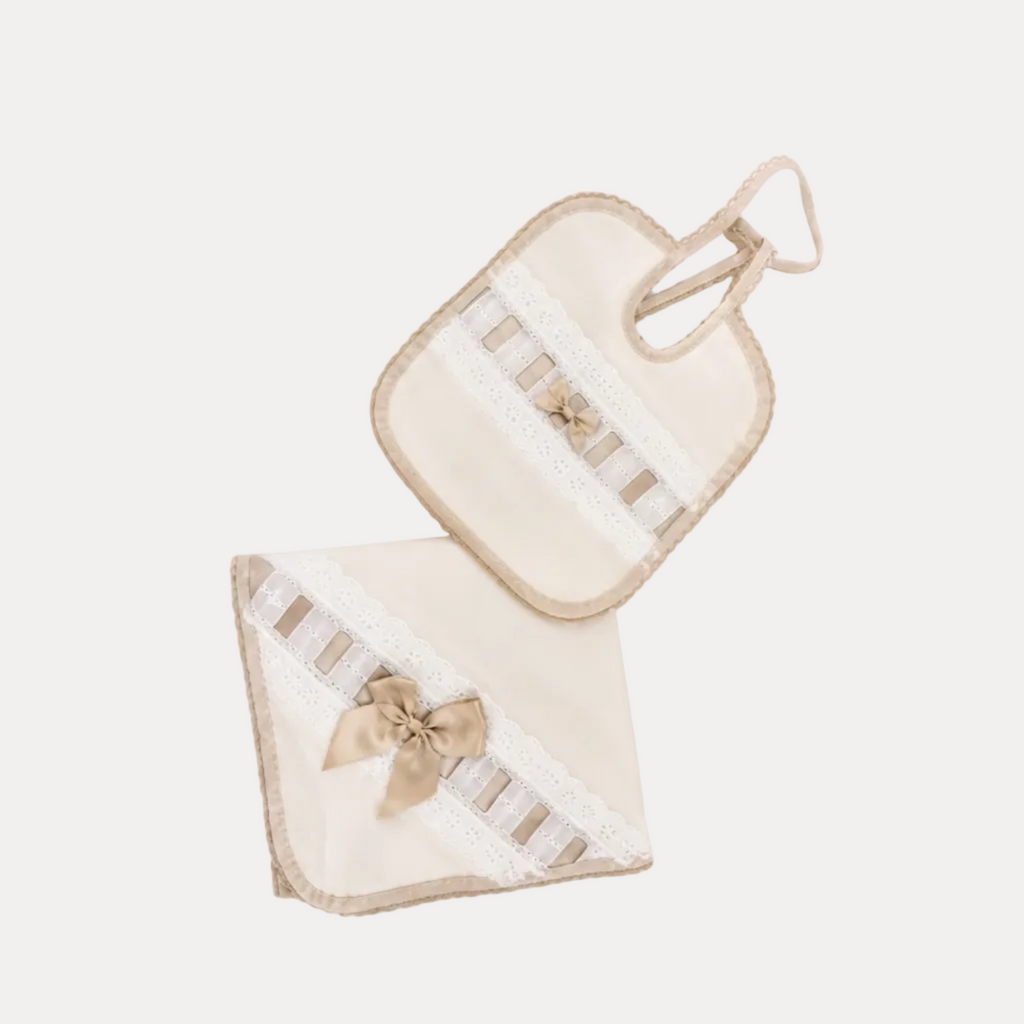 Conjunto babete + fralda